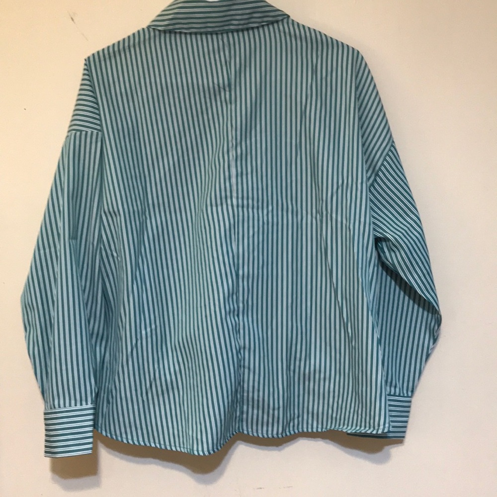 Green and white shirt - Picture 7 of 7